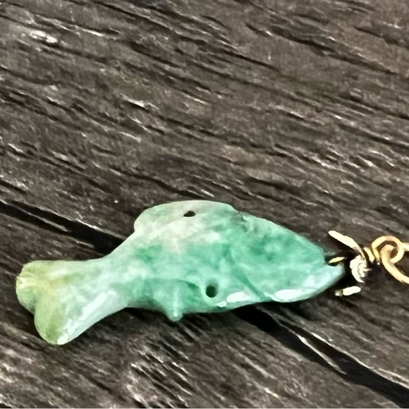 Vintage Green Jade & Gold Fish Pendant - Picture 5 of 5